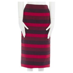 Mary Katrantzou, gonna midi a righe rosse e viola con cuciture in rilievo, UK8 26".