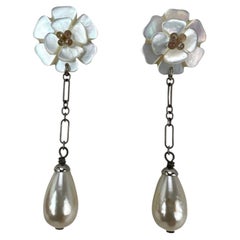 Chanel Camellia Ohrringe mit Kunstperlen im Vintage-Stil