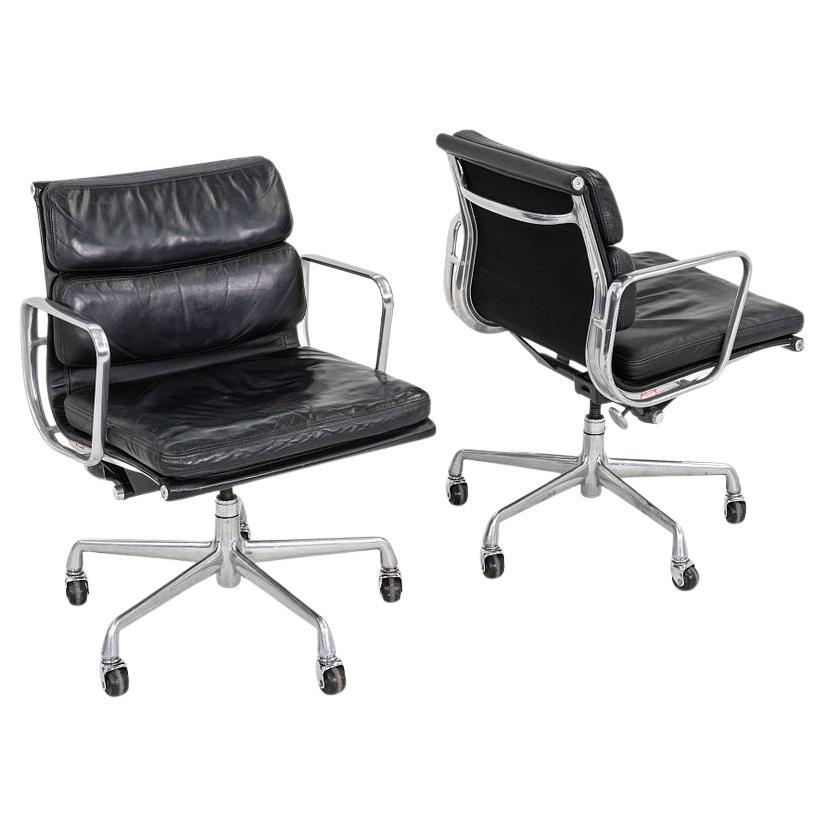 1989 Chaises de bureau Herman Miller Eames Soft Pad Management en cuir noir