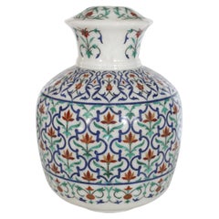 Vase aus weißem Marmor, Pietra-Dura-Intarsien im Mogilstil