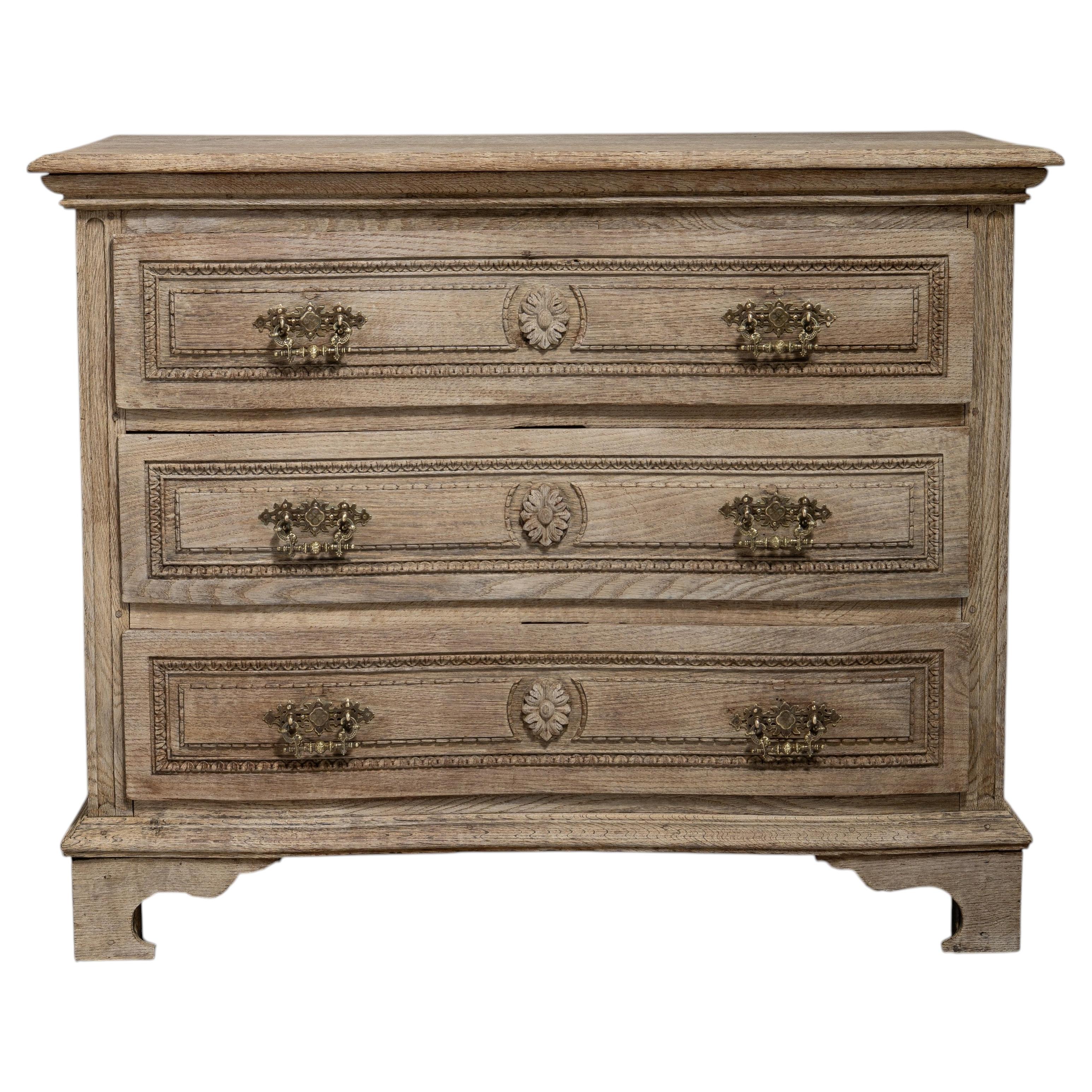 Commode en chêne de style Louis XV en vente