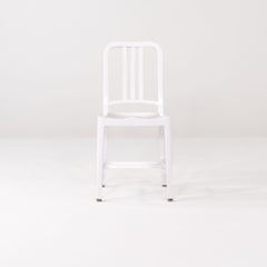 2025 Paar Emeco 1006 Navy-Esszimmerstühle aus weiß pulverbeschichtetem Aluminium