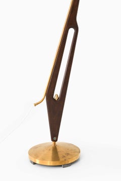Lampadaire de style moderne scandinave en laiton et acajou, signé Hans Bergström, années 1950