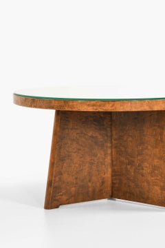 Table basse de style moderne scandinave en bouleau et verre, signée Bodafors Möbelfabrik, années 1940