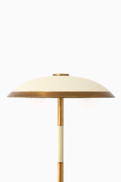Tischlampe im skandinavischen Modern-Stil aus Messing und weiß lackiertem Metall, 1950er Jahre