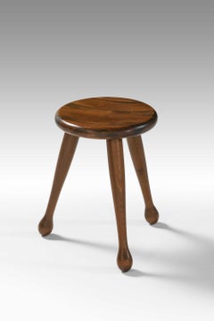 Tabouret moderne du milieu du siècle à trois pieds en pin teinté, années 1960