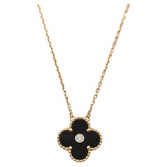 Collier Van Cleef & Arpels collection « Vintage Alhambra » 2016 pour les fêtes, en diamants et onyx noir, en or 18 carats
