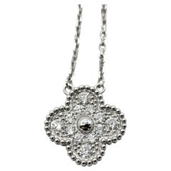 Van Cleef & Arpels Vintage Alhambra Diamant-Pavé-Anhänger-Halskette aus 18 Karat Weißgold