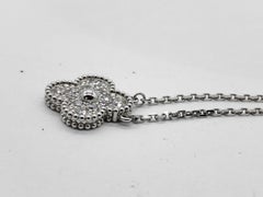 Van Cleef & Arpels Vintage Alhambra Diamant-Pavé-Anhänger-Halskette aus 18 Karat Weißgold