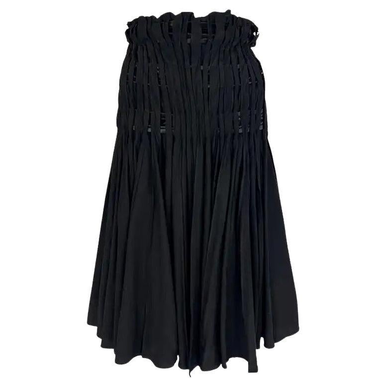H/W 2001 Yves Saint Laurent von Tom Ford – Plissierter schwarzer Satinrock mit ausgestelltem Schnitt, Größe FR36