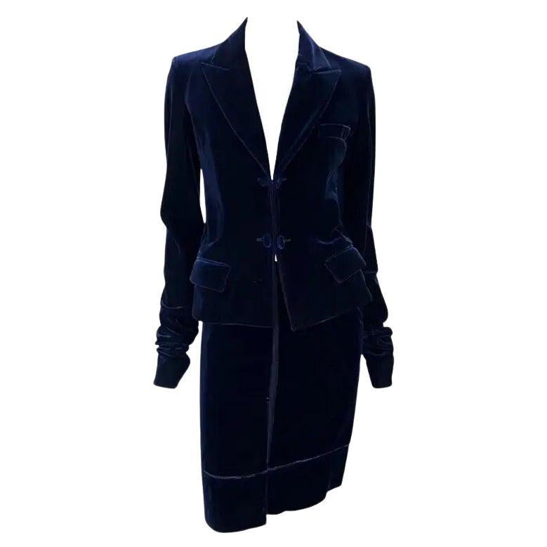 Autunno/Inverno 2002 Yves Saint Laurent by Tom Ford, completo con gonna a pannelli in velluto blu, taglia FR36
