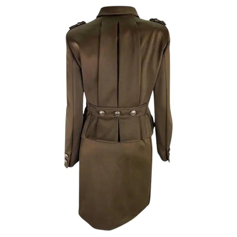 Herbst/Winter 1996 Gianni Versace – Braunes Militär-Kostüm mit Medusa-Knöpfen, Größe 42IT im Angebot