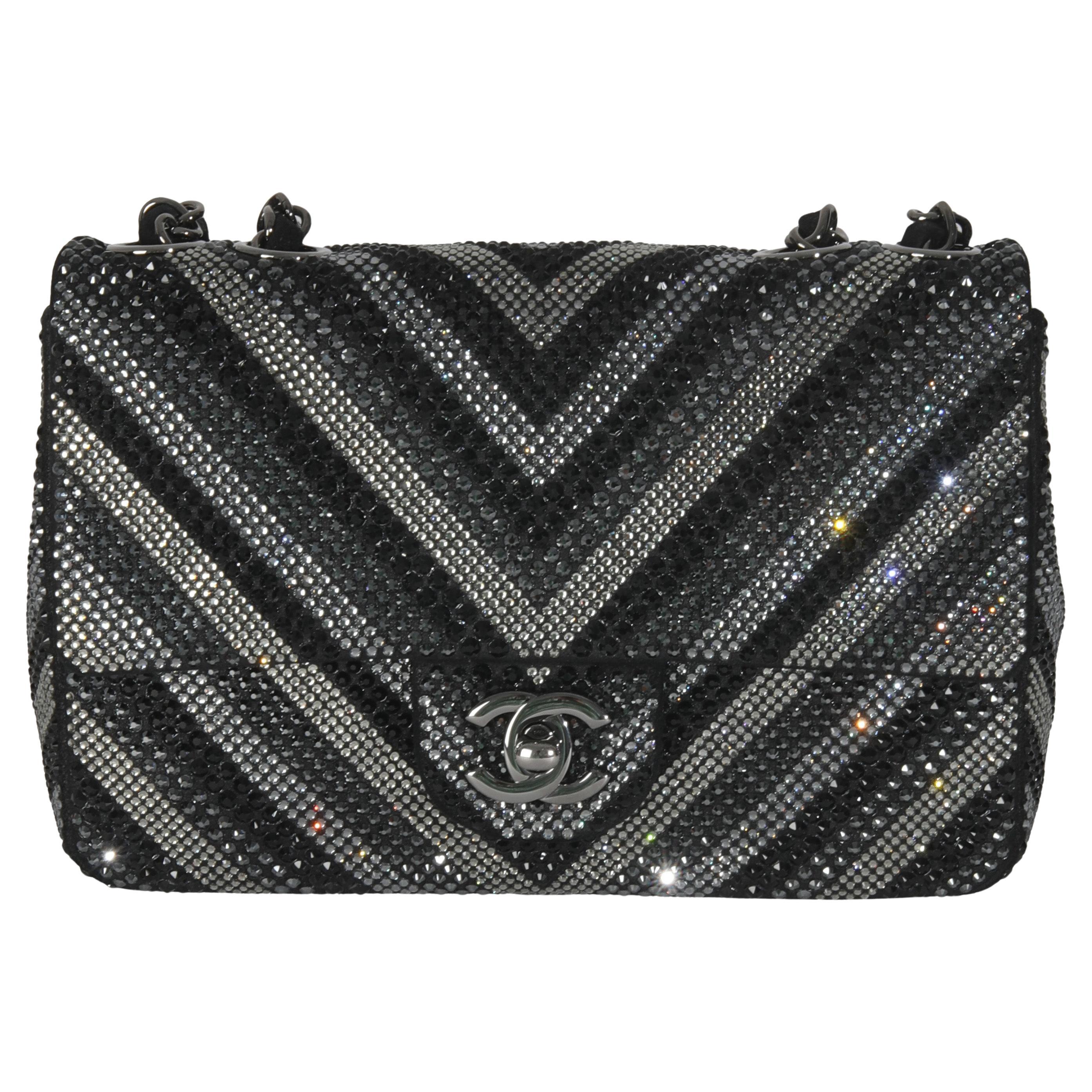 Chanel Schwarz Strass CC Chevron Mini Klappe Tasche im Angebot