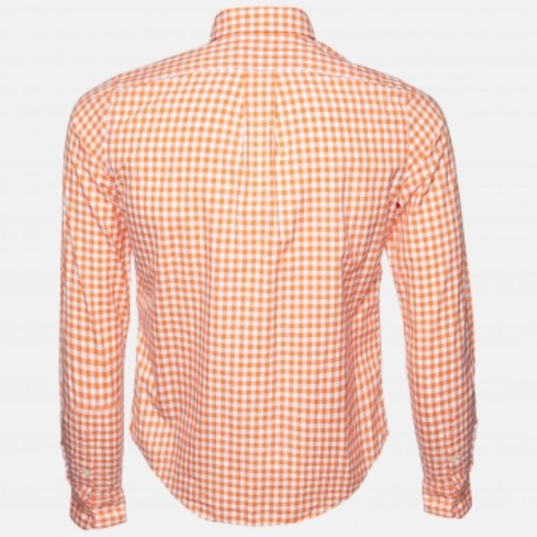 Le camicie sono una parte indispensabile del guardaroba, quindi questo marchio ti propone una creazione versatile ed elegante. È stato realizzato con materiali di qualità in una tonalità versatile. La camicia è caratterizzata da elementi firmati e