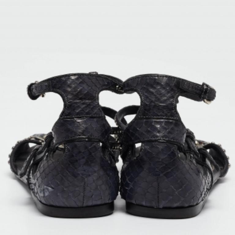 Miu Miu Marineblau Python Leder Knöchelriemen Flache Sandalen Größe 38.5 im Zustand „Gut“ im Angebot in Dubai, Al Qouz 2