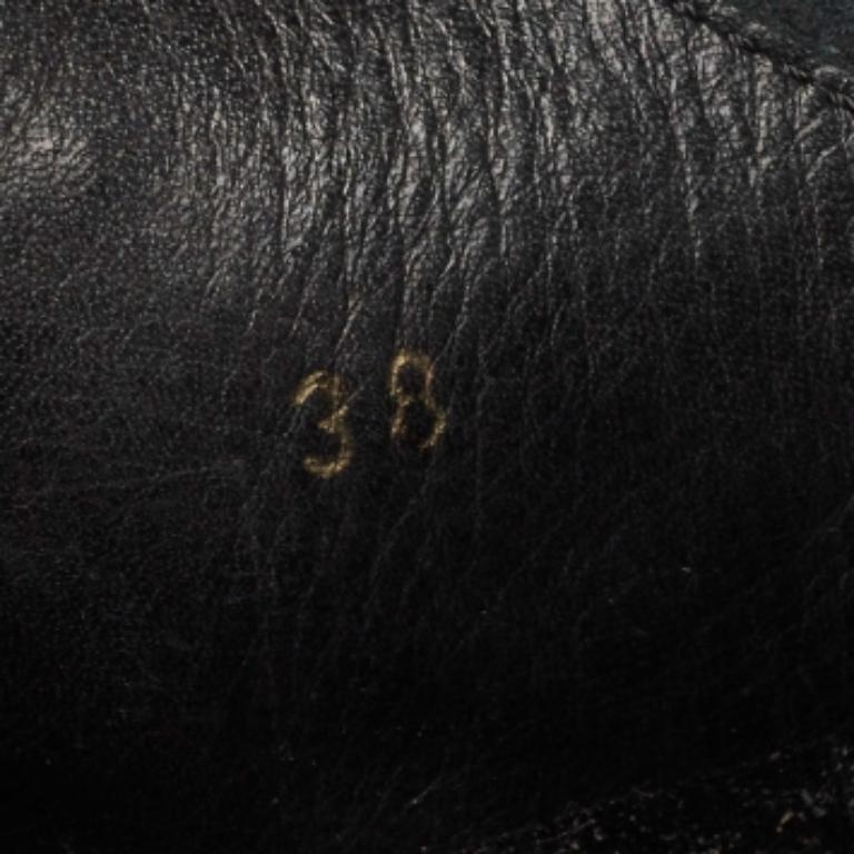 Burberry - Stivaletti con borchie in pelle nera e crine di vitello misura 38 in vendita 3