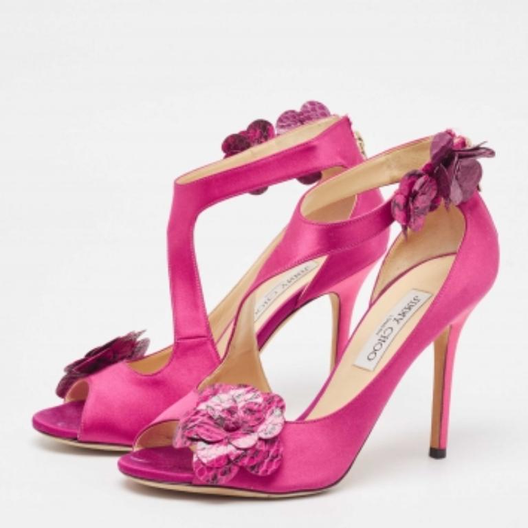 Jimmy Choo Pink Satin and Python Flower Applique Sandals Size 39.5 In Good Condition For Sale In Dubai, Al Qouz 2