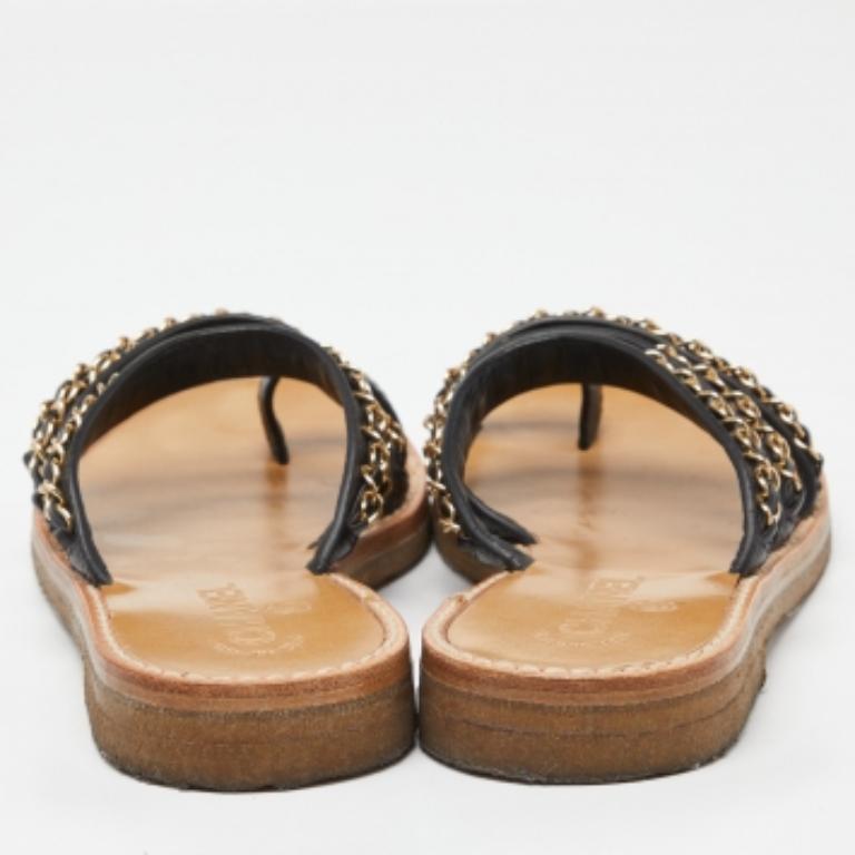 Chanel - Sandales plates en cuir noir avec lanières en chaîne - Taille 39,5 en vente 2