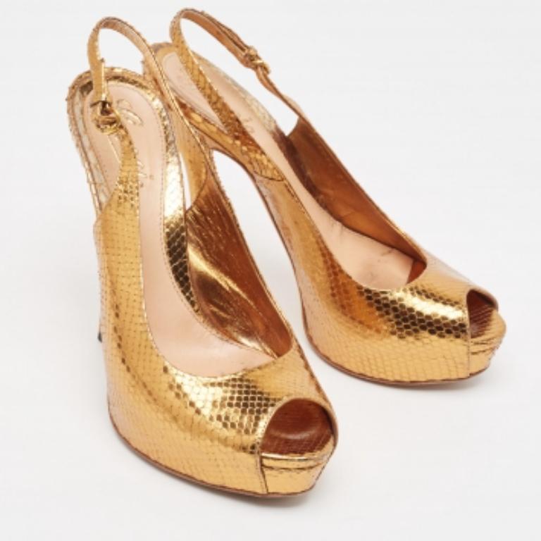 Gucci Metallic Embossed Snakeskin Sofia Peep Toe Singback Pumps Size 37.5 État moyen - En vente à Dubai, Al Qouz 2