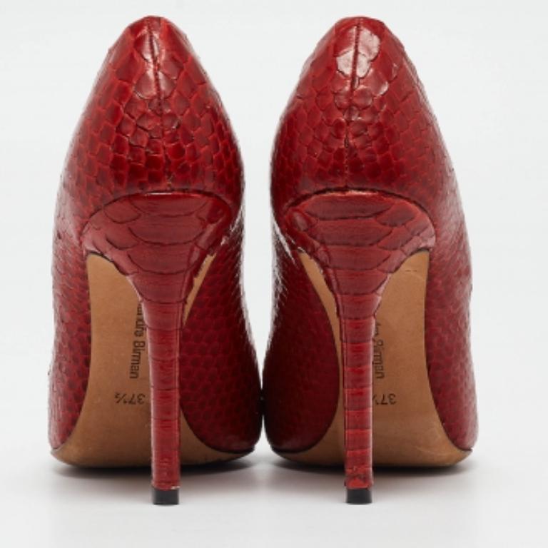 Alexandre Birman Red Python Leather Pumps Size 37.5 In Good Condition For Sale In Dubai, Al Qouz 2