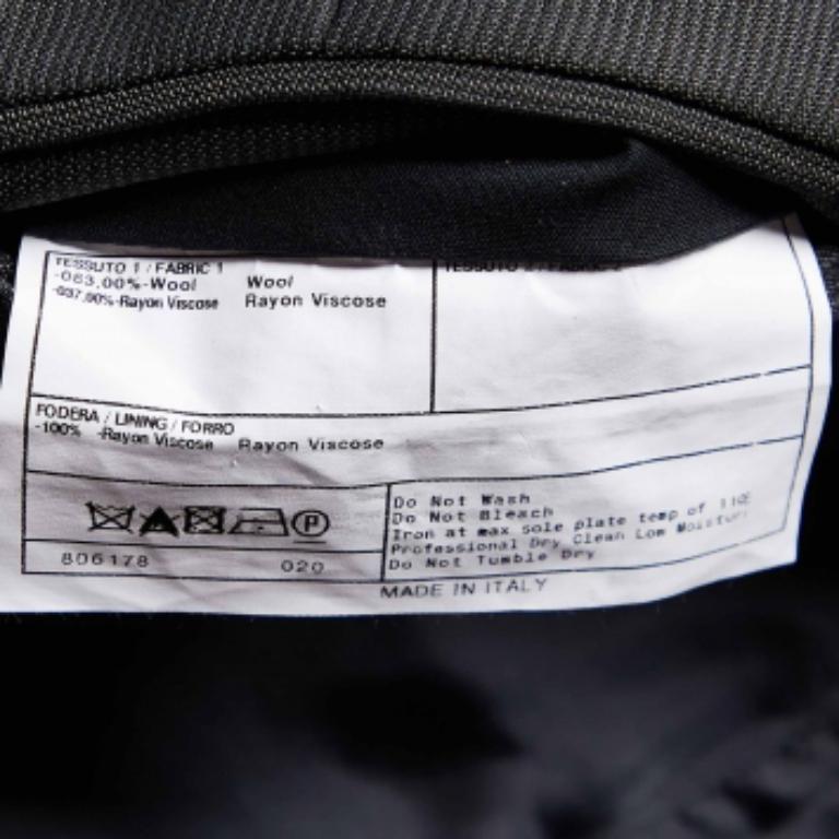 Noir Armani Collezioni Gilet en laine mélangée à rayures grises L en vente