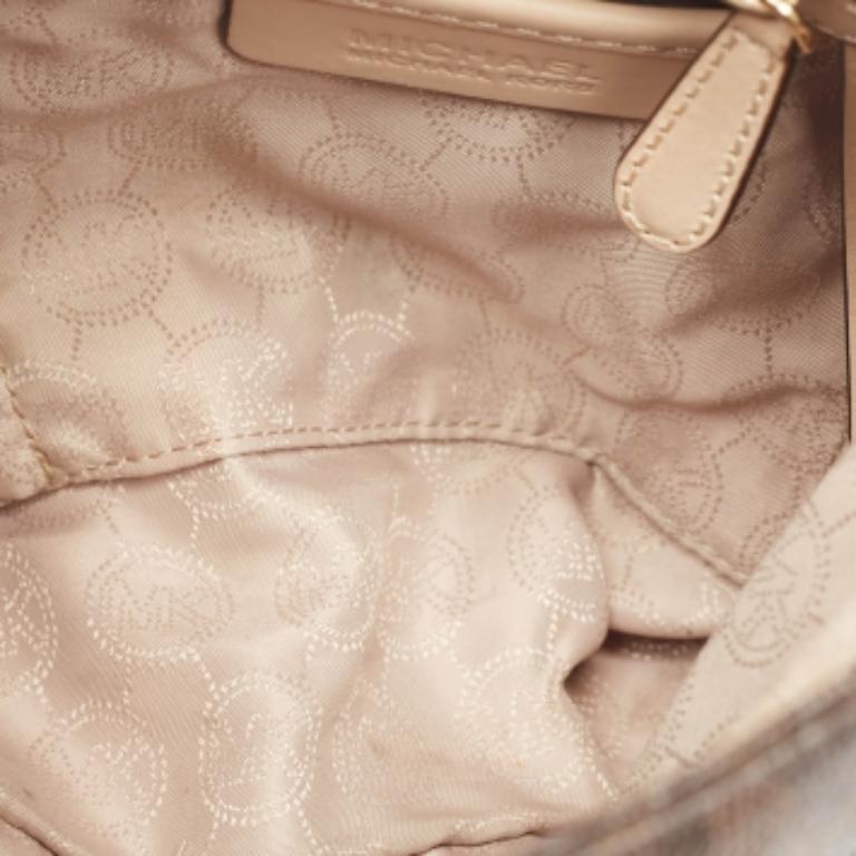 Michael Kors Signature Jet Set Reise-Messenger-Tasche aus beschichtetem Canvas und Leder im Angebot 4