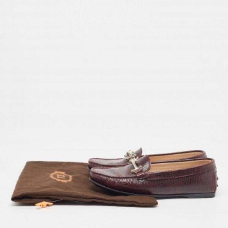Pratici, alla moda e resistenti, questi mocassini Tod's sono costruiti con cura per essere ottimi compagni del tuo stile quotidiano. Sono realizzati con i migliori materiali per essere un acquisto prezioso.