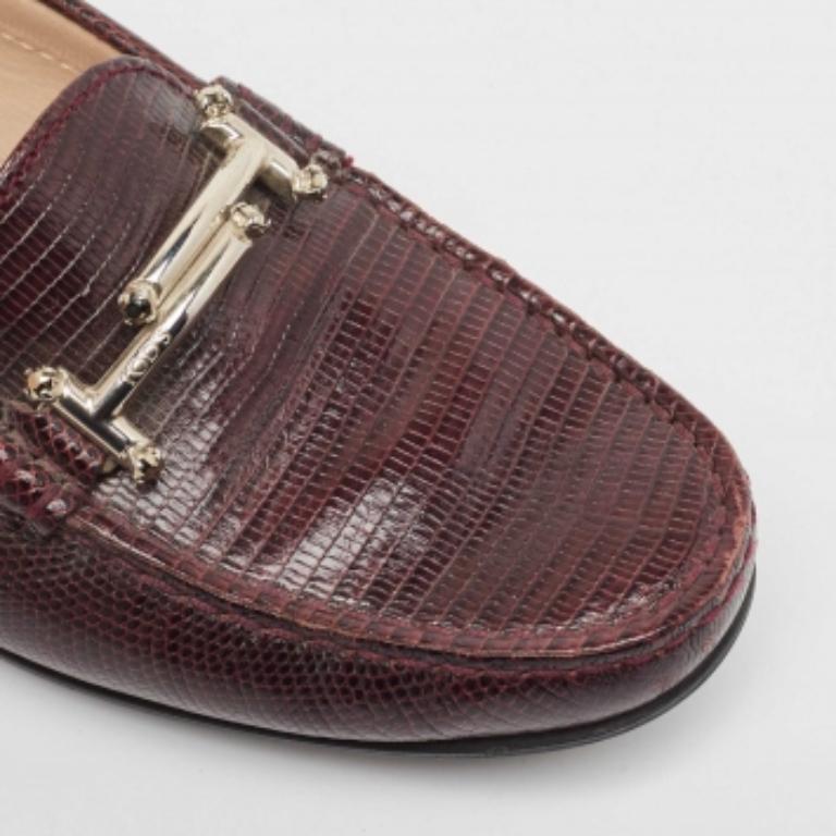 Tod's Mocassini a doppia T in lucertola goffrata borgogna misura 37 in vendita 3