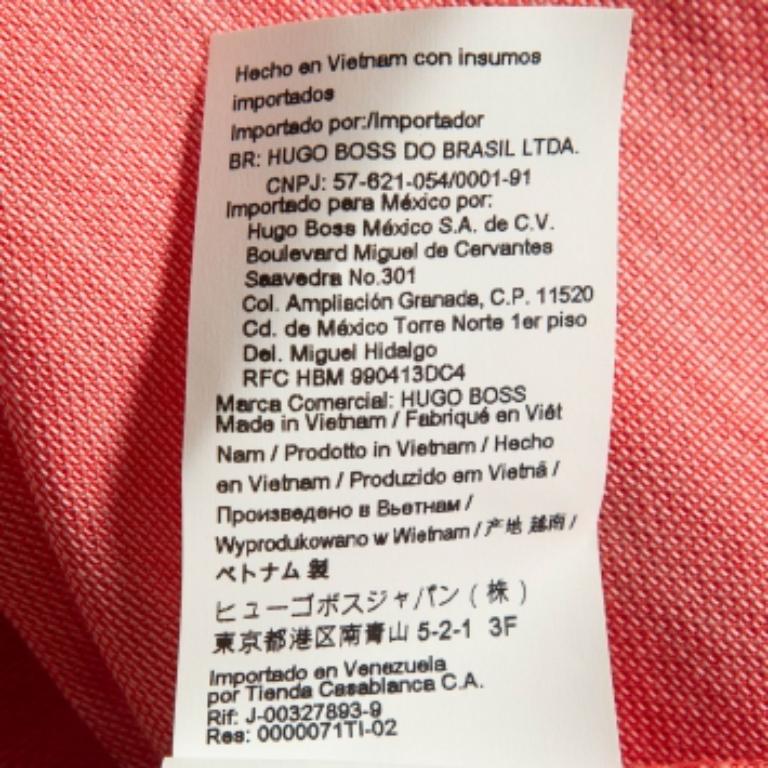 Ottieni il comfort e il giusto stile casual con questa T-shirt firmata. Progettata per essere affidabile e durevole, la creazione presenta una scollatura semplice e dettagli firmati.