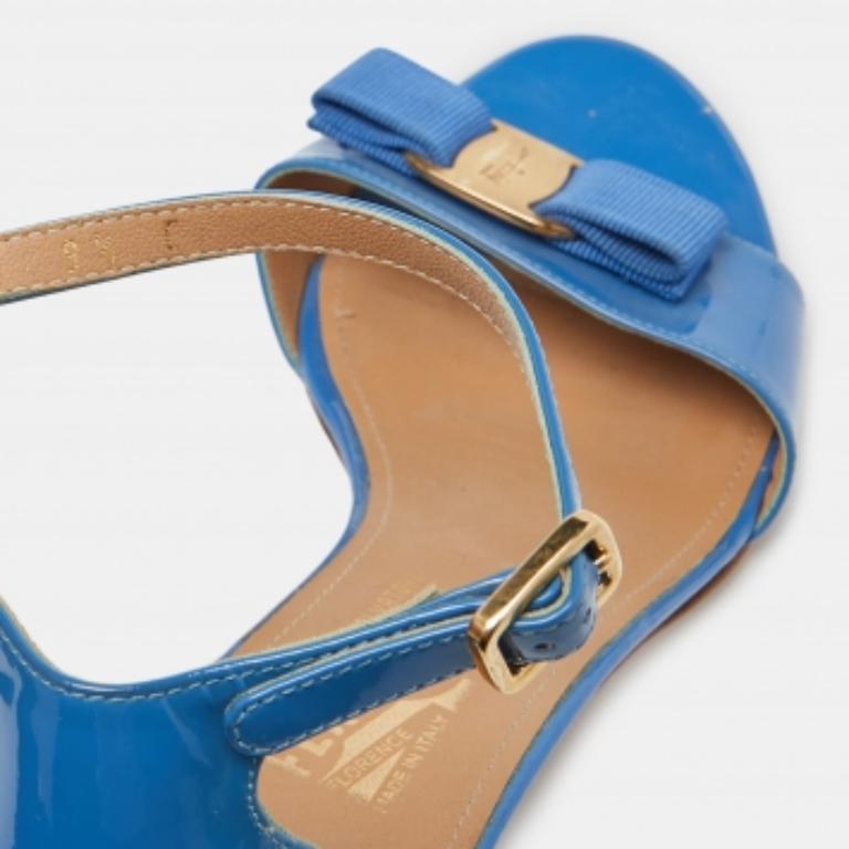 Salvatore Ferragamo Blaue Lackleder Block Heel-Stiefeletten Größe 40 im Angebot 4