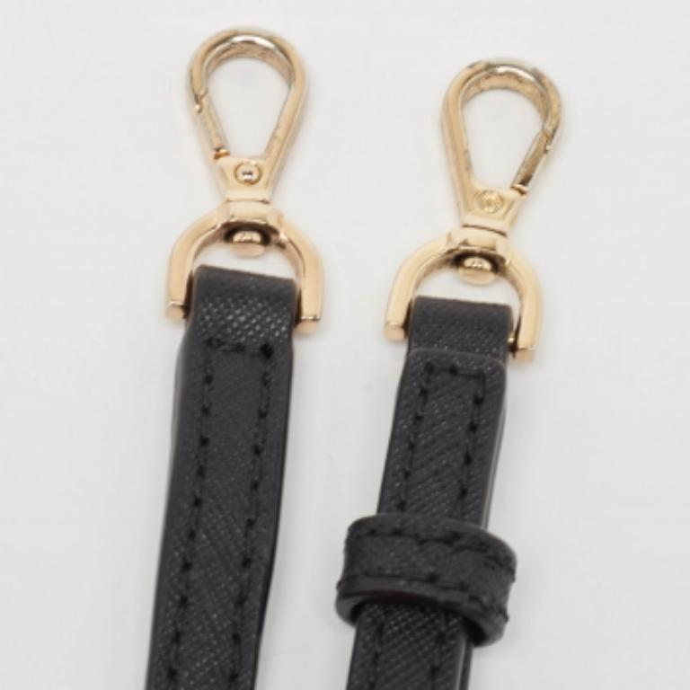 Michael Kors - Sac à main Ava en cuir Saffiano noir de très petite taille en vente 3