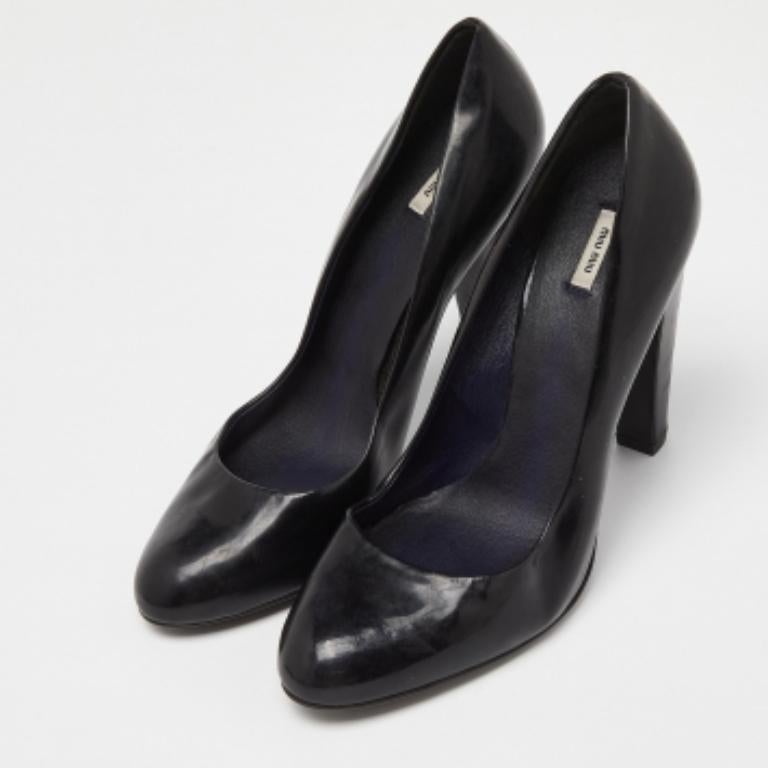 Miu Miu Black Patent Leather Round Toe Pumps Talla 37 Negro en venta