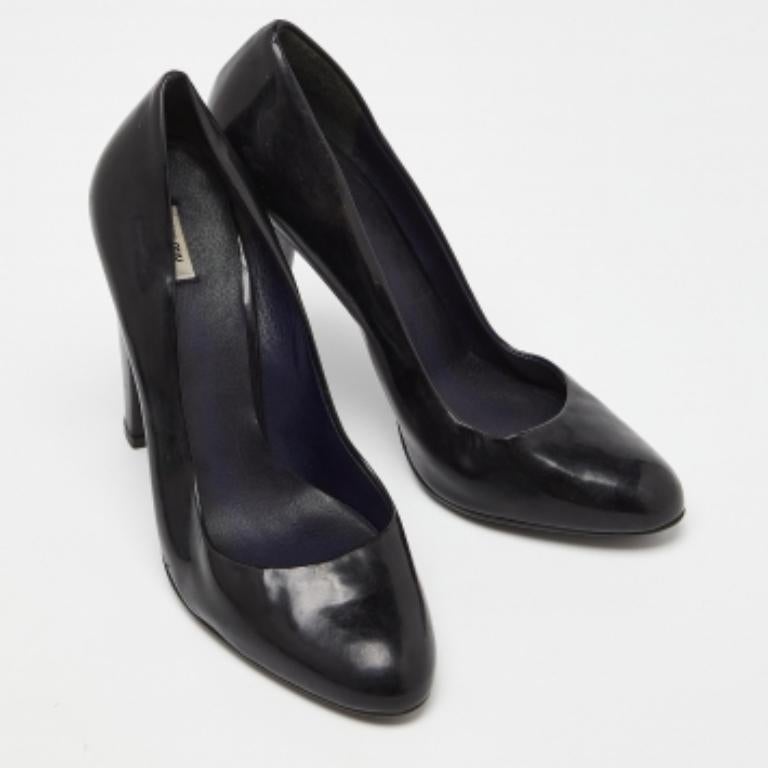 Miu Miu Black Patent Leather Round Toe Pumps Talla 37 en venta 1