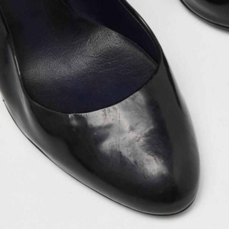De las mujeres Miu Miu Black Patent Leather Round Toe Pumps Talla 37 en venta