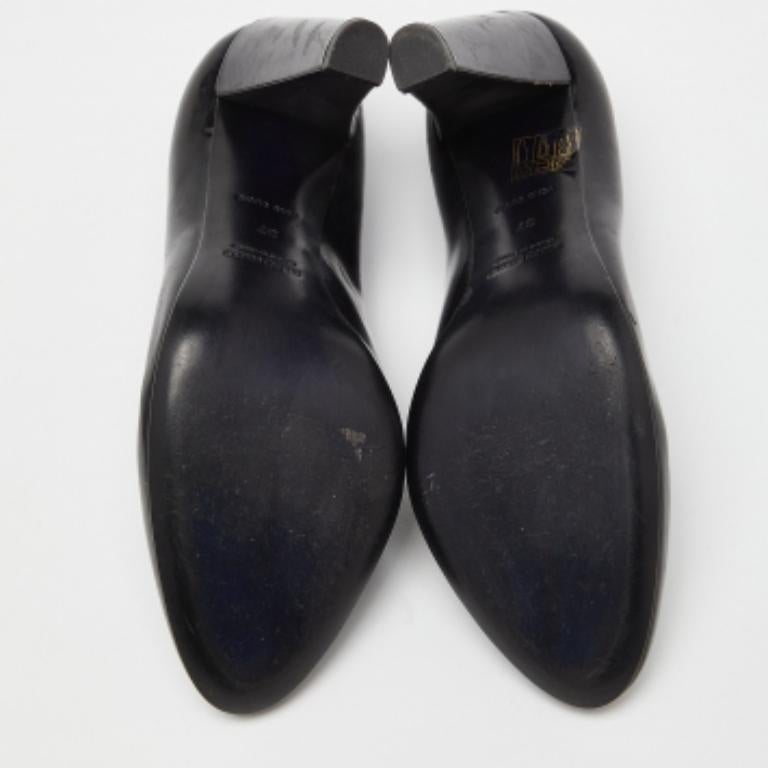 Miu Miu Black Patent Leather Round Toe Pumps Talla 37 en venta 3