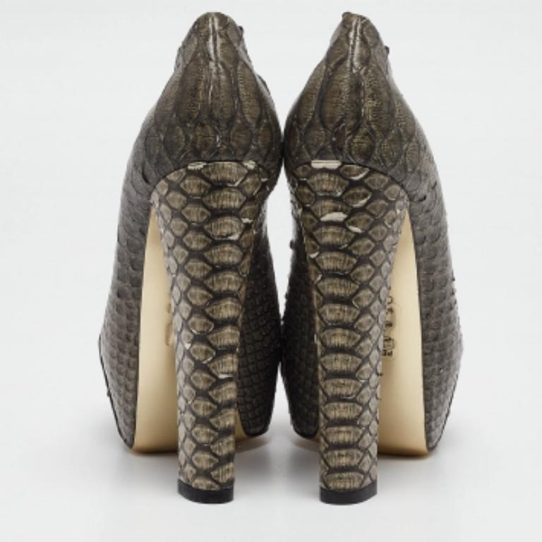 Gina Escarpins à plateforme Elle en cuir python gris foncé Taille 39.5 Bon état - En vente à Dubai, Al Qouz 2