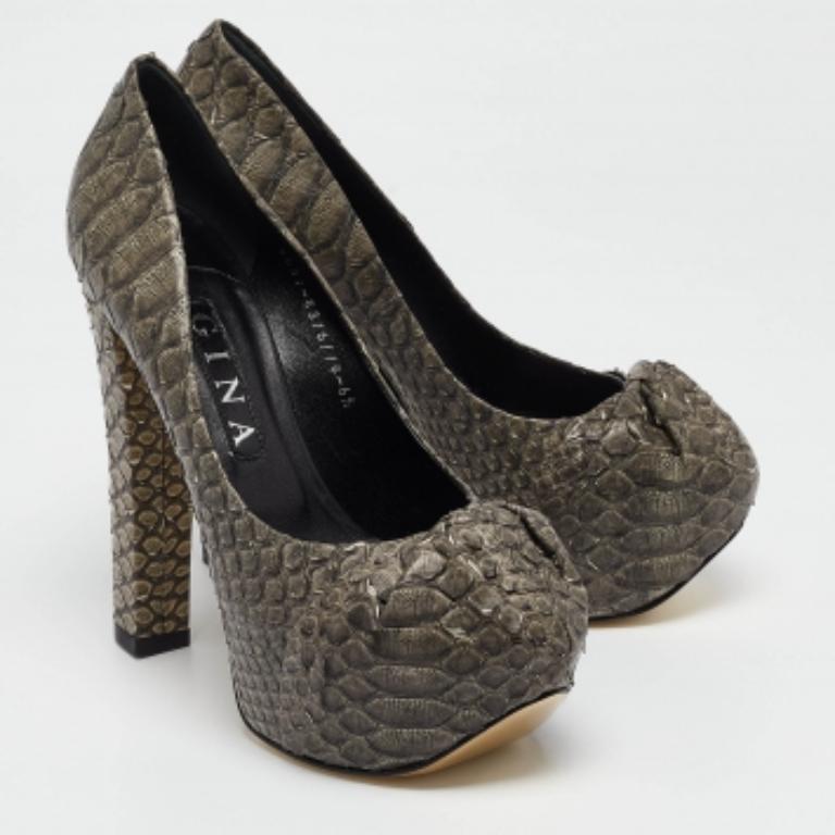 Gina Escarpins à plateforme Elle en cuir python gris foncé Taille 39.5 en vente 1