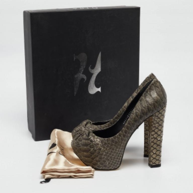 Gina Escarpins à plateforme Elle en cuir python gris foncé Taille 39.5 en vente 4
