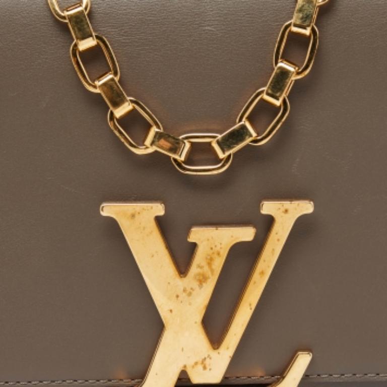 Marrone Louis Vuitton Borsa GM Louise a catena in pelle verde oliva in vendita