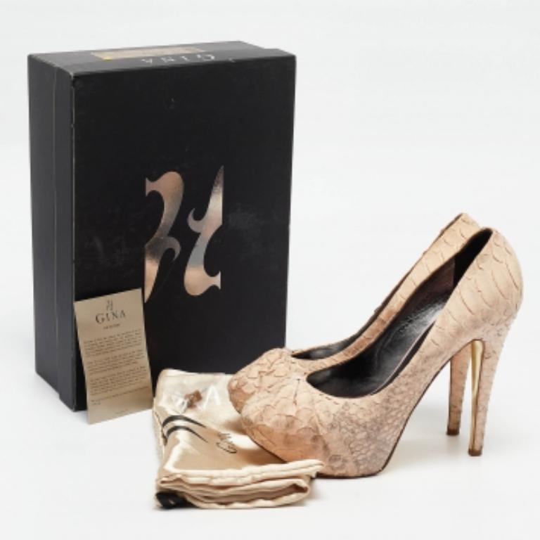 Setzen Sie mit diesen Designer-Pumps ein schickes Stil-Statement. Sie zeichnen sich durch einen robusten Absatz und eine strapazierfähige Sohle aus, perfekt für Ihre modischen Ausflüge!