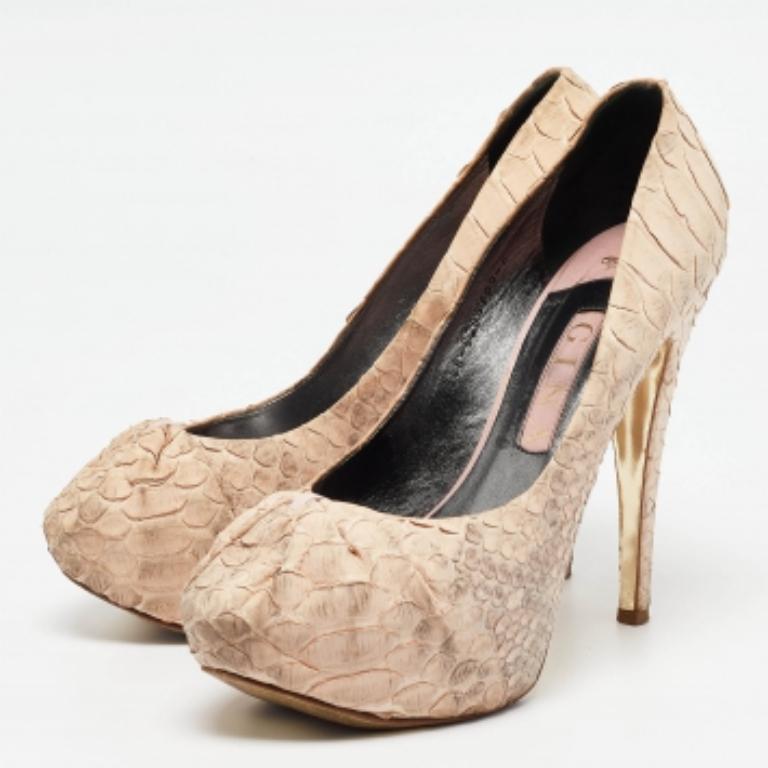 Gina Beige Python Leder Plateau Pumps Größe 39 im Zustand „Gut“ im Angebot in Dubai, Al Qouz 2