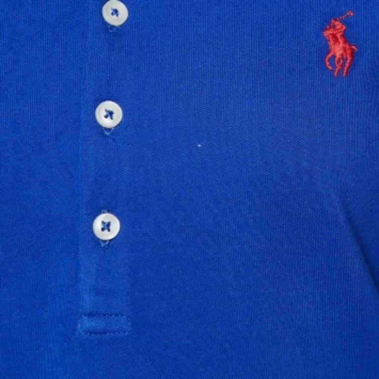Le magliette polo sono sempre state un classico per chiunque. Questa versione è realizzata su misura utilizzando i migliori tessuti per una vestibilità confortevole. Completa il tuo look casual con un paio di pantaloncini e scarpe da ginnastica.