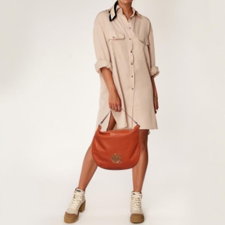 Les sacs à main élégants ne manquent jamais de faire une impression de mode. Faites vôtre ce hobo de créateur en l'associant à vos tenues de travail sophistiquées comme à vos looks décontractés chics.