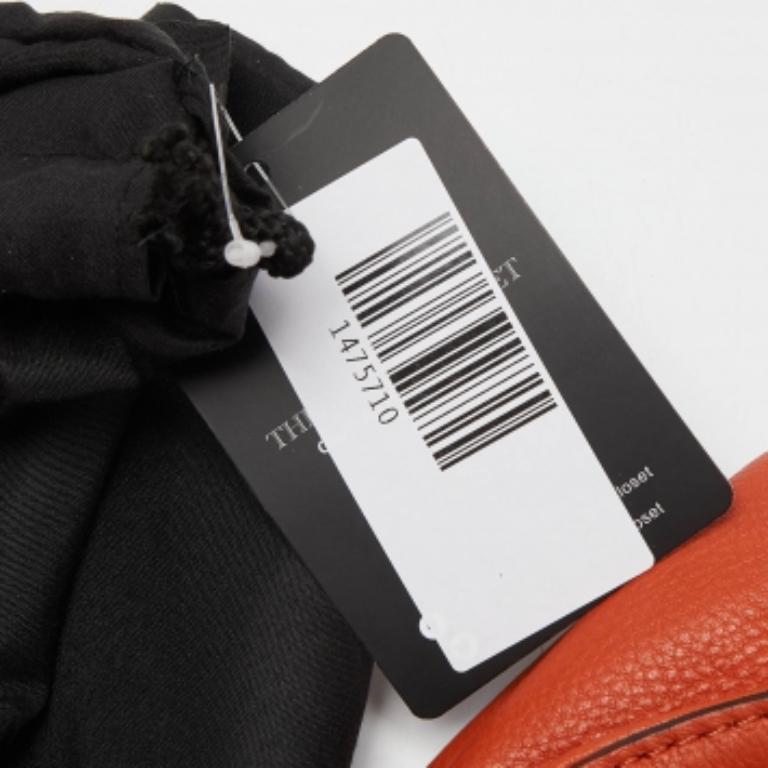 Michael Kors - Hobo zippé en cuir orange avec logo Excellent état - En vente à Dubai, Al Qouz 2