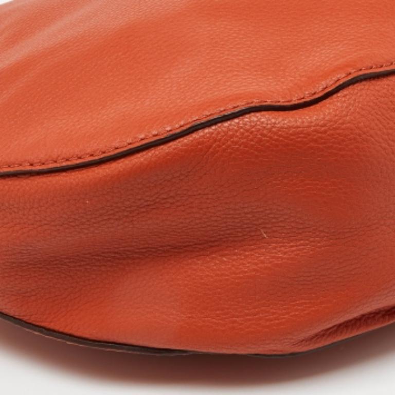 Michael Kors - Hobo zippé en cuir orange avec logo en vente 4