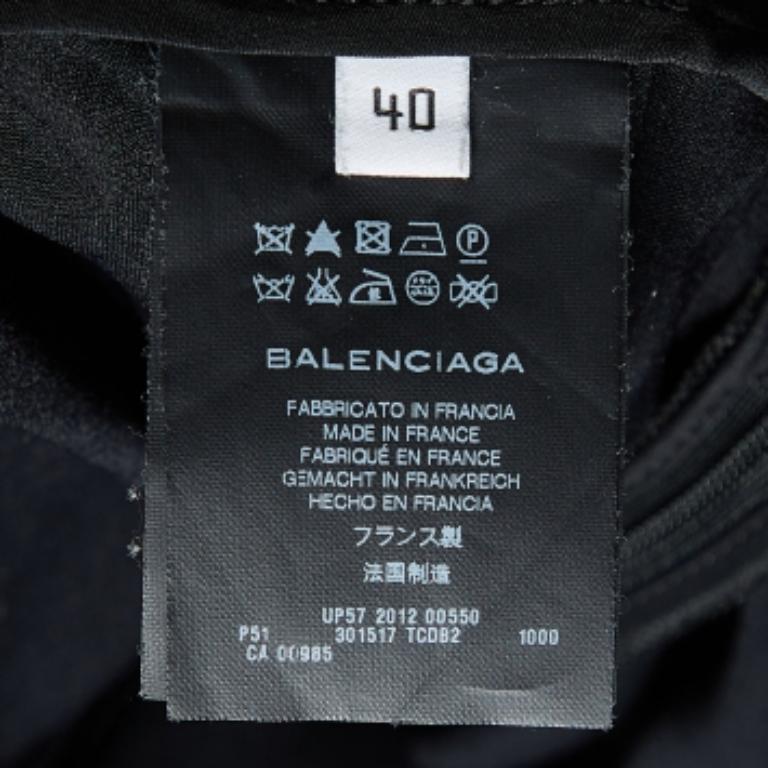Balenciaga - Pantaloni slim in raso di lana nera - M. I. In condizioni buone in vendita a Dubai, Al Qouz 2