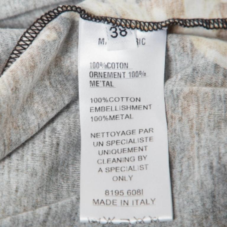 Che tu voglia uscire con gli amici o semplicemente rilassarti, questa t-shirt è un capo versatile che può essere abbinato in molti modi. È stato realizzato con un tessuto pregiato.