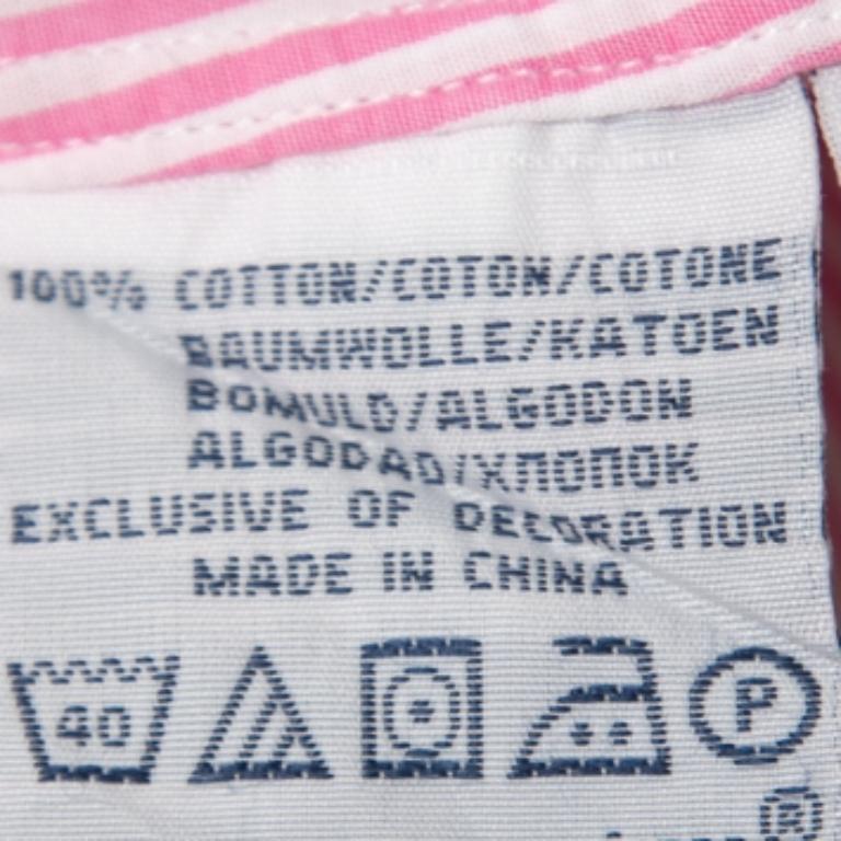 Las camisas son una parte indispensable de un armario, así que esta marca te trae una creación tan versátil como elegante. Se ha confeccionado con material de calidad en un tono versátil. La camiseta está detallada con elementos de la firma y un