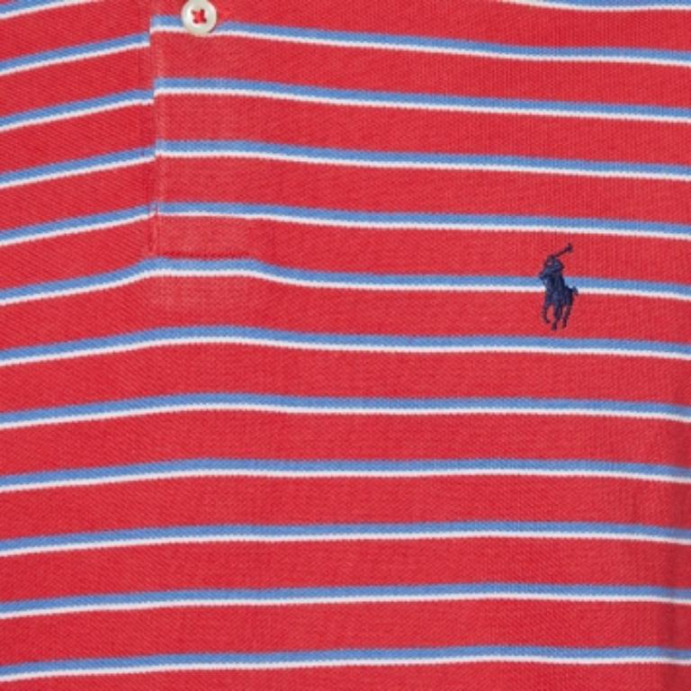 Questa T-shirt di Polo by Ralph Lauren soddisfa i requisiti di stile e comfort. È realizzata in cotone e presenta maniche corte, bottoni, un colletto semplice e il logo sul davanti.