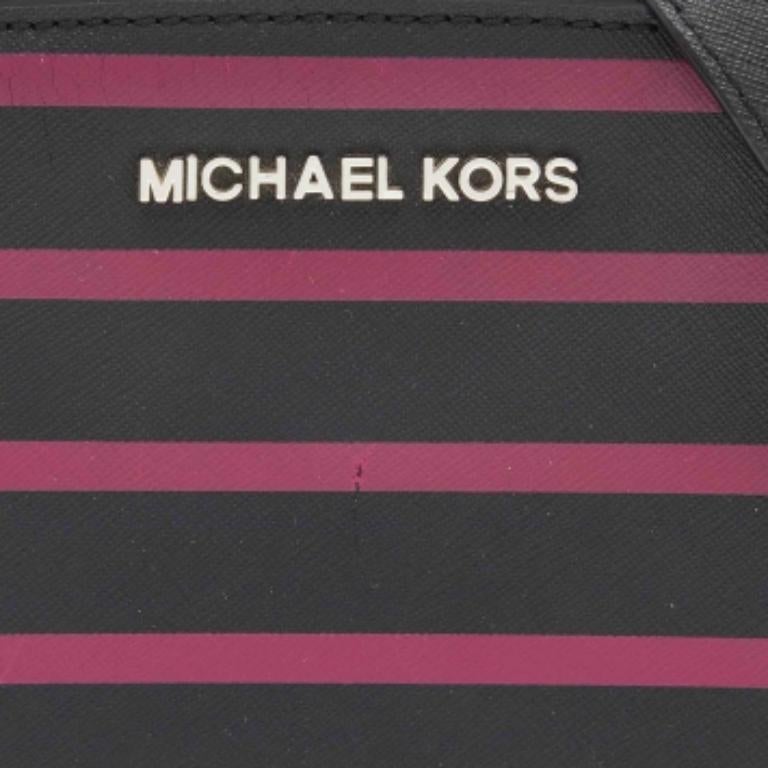 Nero Michael Kors Borsa a tracolla Mini Selma in pelle saffiano nera/rosa in vendita